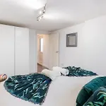 Elms Suite